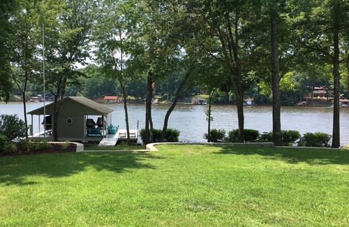 Bracey House | Summers Dream! Great Views - Flat Back Yard - Float Mat -Kayaks -Steps into Lake