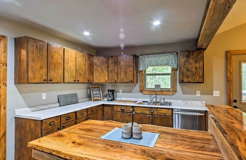 Summerville House | Summerville Getaway w/Deck + On-Site Creek!
