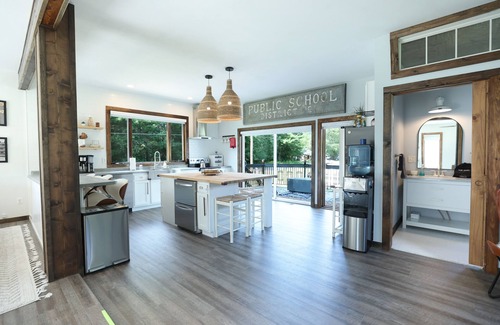 Summit Lake House | Summit Lake 2-bedroom house with AC and WiFi.