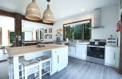 Summit Lake House | Summit Lake 2-bedroom house with AC and WiFi.