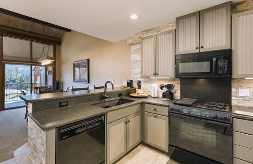 Purgatory House | Summit Style (#739) |10 min to Ski - Views, Deck, Golf, AC,/Pool/Hot Tub