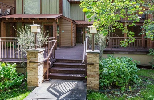 Purgatory House | Summit Style (#739) |10 min to Ski - Views, Deck, Golf, AC,/Pool/Hot Tub