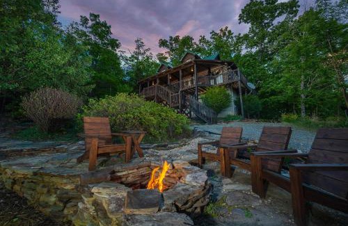 Vein Mountain House | Summit Sunsets Pets & Year-Round Mountain Views!
