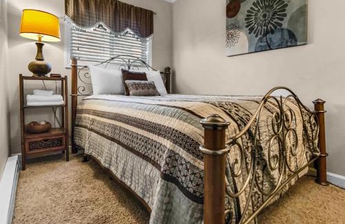 Snowshoe Apartment | Summit205C Across From Village Sleep 10 VIEWS WiFi Fireplace