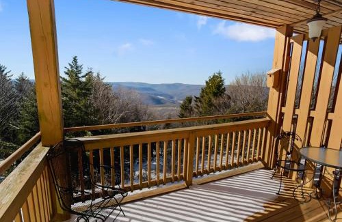 Snowshoe Apartment | Summit205C Across From Village Sleep 10 VIEWS WiFi Fireplace