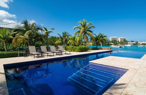 Lagoons House | Sumptuous Luxury Unit w/pool, gym+more