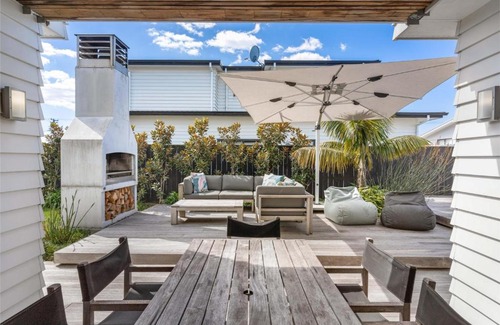 Papamoa Beach House | Sun and Surf Retreat - Papamoa Beach Holiday Home