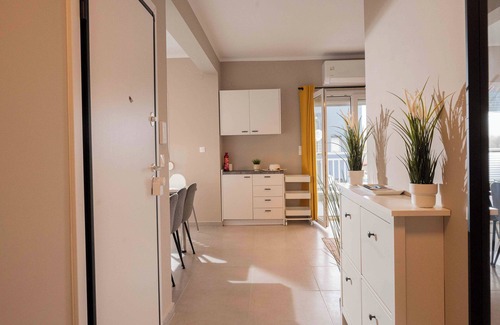 Neoi Epivates Apartment | Sun, beach & city flair - your retreat near Thessaloniki - 8min to the airport