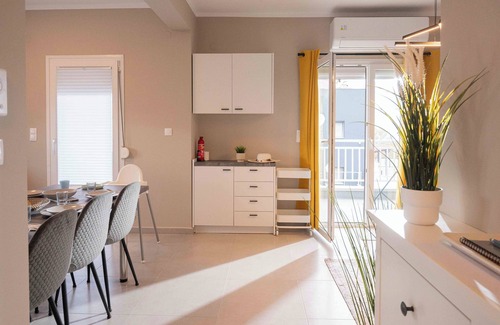 Neoi Epivates Apartment | Sun, beach & city flair - your retreat near Thessaloniki - 8min to the airport