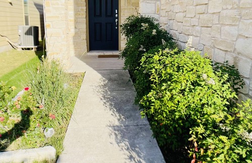 McNeil House | Sun Bright 4 BR 3B, 7 Beds Sleeps 13 -North Austin