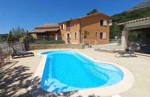 Beauvoisin House | Sun, calm, cigars with Mont Ventoux as landscape!