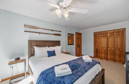 Moultonborough House | Sun-Dappled Suissevale Cape Close to Lake & Beach