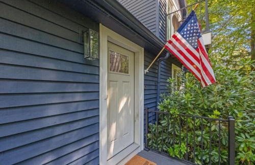 Moultonborough House | Sun-Dappled Suissevale Cape Close to Lake & Beach