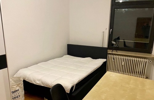 Gallus Condo | Sun-drenched 2-room balcony apartment in Frankfurt's Westend!