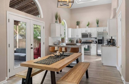Round Rock House | Sun Filled Home W/Gorgeous Pool/HotTub. Gameroom!