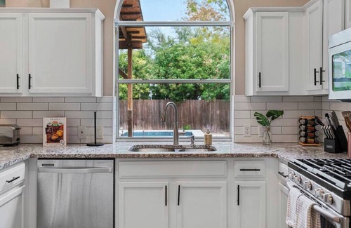 Round Rock House | Sun Filled Home W/Gorgeous Pool/HotTub. Gameroom!