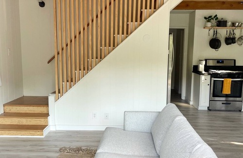Crestline Cabin | Sun-Filled Modern Mountain Cabin