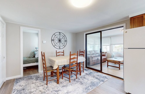 York Beach Apartment | Sun-filled & serene coastal retreat with deck & stunning ocean views - near golf