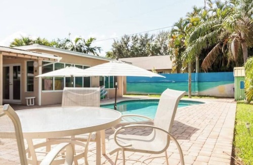 Pompano Beach House | Sun & Fun! Pool & Darts! Minutes to the Beach!