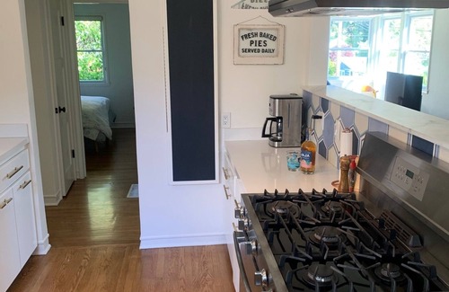 San Anselmo House | Sun Fun San Anselmo Pool Bungalow 4BR Sleeps 8