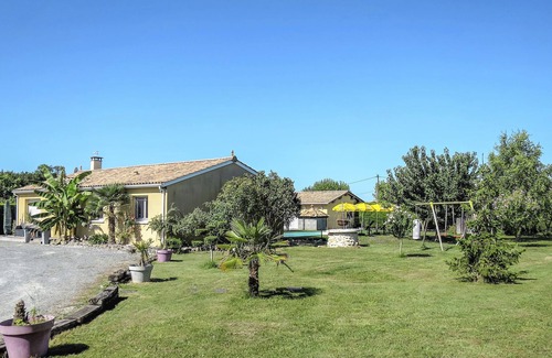 Civrac-en-Medoc House | Sun House by Interhome