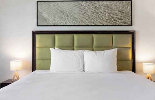 Kahului Hotel | Sun, Sand & Poolside Comfort Near Maui Nui Botanical Gardens