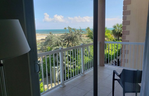 Crystal Harbour Apartment | Sun, Sand & Surf! 4 Comfortable Units, Outdoor Pool, Near Cayman Turtle Center!