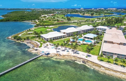 Crystal Harbour Apartment | Sun, Sand & Surf! 4 Comfortable Units, Outdoor Pool, Near Cayman Turtle Center!