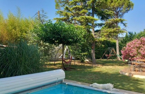 Chateauneuf-de-Gadagne House | Sun, swimming, cicadas and tranquility with family or friends.