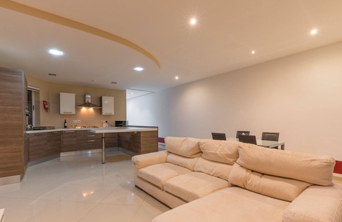Mosta Apartment | Sun Valley Suite - Hosted by Sweetstay