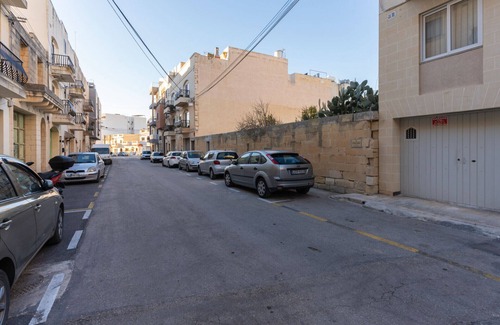 Mosta Apartment | Sun Valley Suite - Hosted by Sweetstay