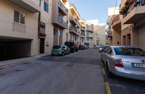 Mosta Apartment | Sun Valley Suite - Hosted by Sweetstay