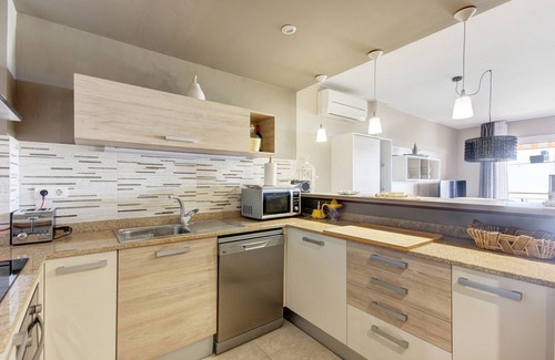 El Mas Isaac Apartment | SUN VILLAGE P2