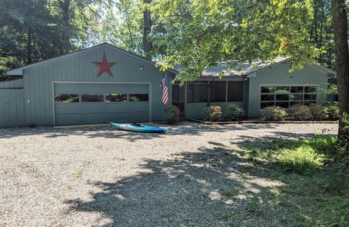Bumpass House | Sunbreak: Secluded home, gorgeous waterfront, kayaks, pool table, fast wifi!