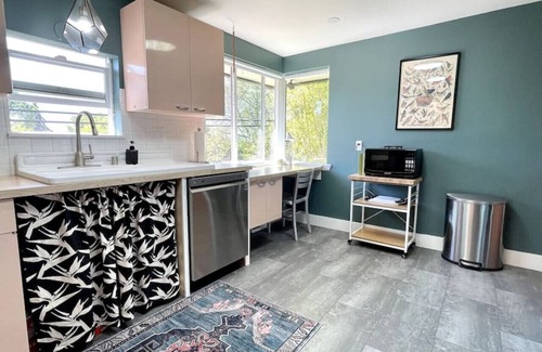 Fremont House | Sunbreak Suite in Fremont with Park Views