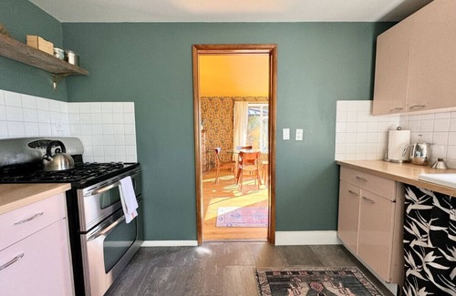 Fremont House | Sunbreak Suite in Fremont with Park Views