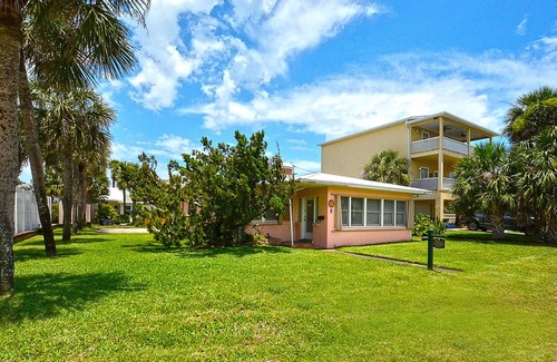 St. Augustine Beach House | Sunburst Cottage Beachside