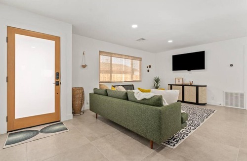 Joshua Tree House | Sunburst Hacienda Hot Tub Firepit Pool Ping-Pong