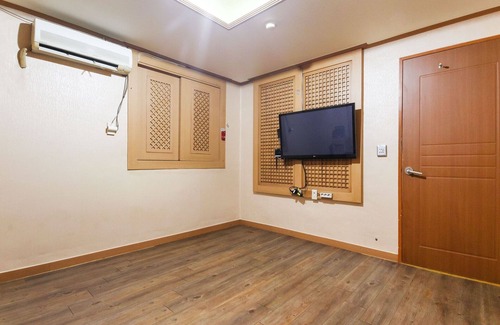 Chorye Hotel | Sunchon Opera