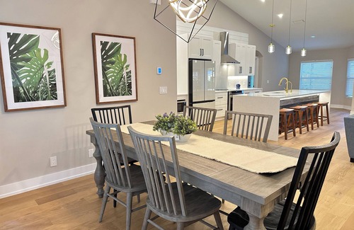 Venice Gardens House | SunCoast Garden Family Retreat-Beautiful Vacation Home with Heated Pool. nnn