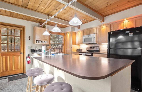 Carnelian Bay House | Sundance | Foosball Table & BBQ Grill | Close to Town & Tahoe Beaches!