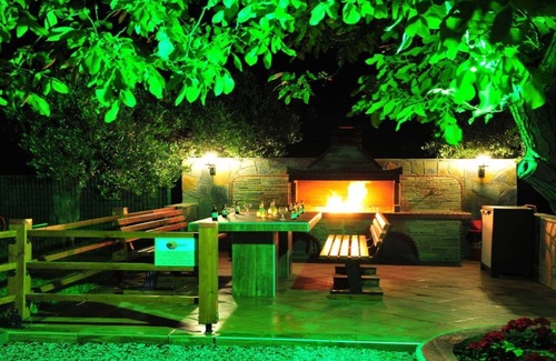 Gerakini Apartment | SUNDAY RESORT, RETRO STYLE GROUND FLOOR APARTMENT IN A BRIGHT GREEN GARDEN