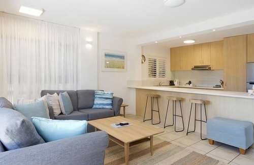 Noosa Heads Apartment | Sundown Lodge 1 - Near Hastings St & the beach