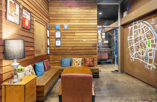 Talat Yot Hostel | Suneta Hostel Khaosan