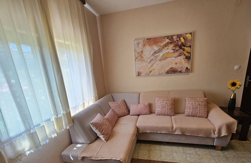 Kucice Apartment | Sunflower house with pool and large garden