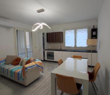 Cologno Monzese Apartment | Sunflowers