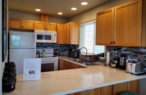 Pacific Beach House | Sunkissed [Est 2015]: 90-Sec Drive to Beach, Firepit + Privacy Fenced, Gardens