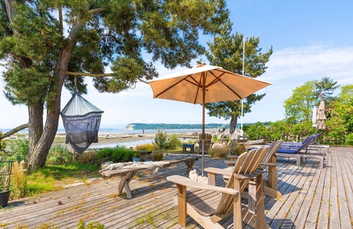 Clinton Cabin | Sunlight Beach Getaway - Waterfront Cabin