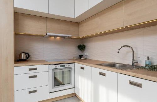 Wola Apartment | Sunlit Apartment Wola Business Center