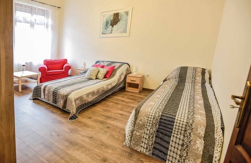 Erzsebetvaros Apartment | ❤️ SUNLIT APT, 2 sep Bedrs near Synagogue, AC+WIFI